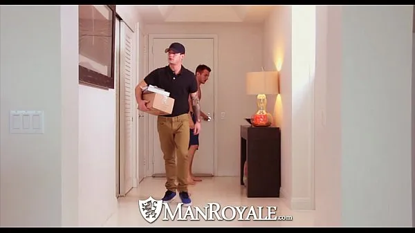 XXX HD - ManRoyale New fuck toy is tested by the delivery guy mega Videos