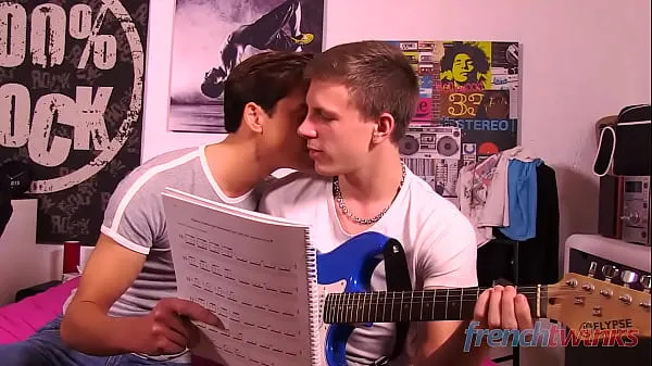 XXX Guitar teacher playing with my twink ass میگا ویڈیوز