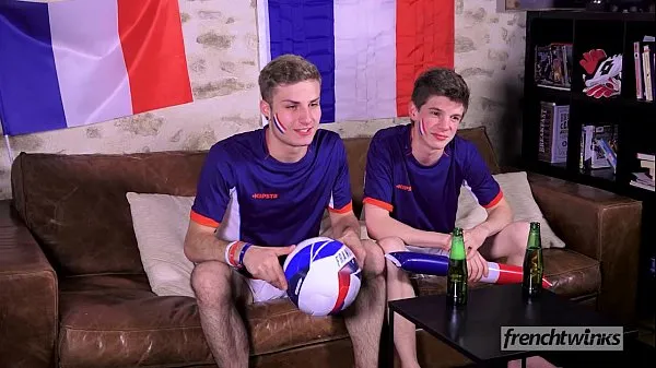 XXX Two twinks support the French Soccer team in their own way مقاطع فيديو ضخمة
