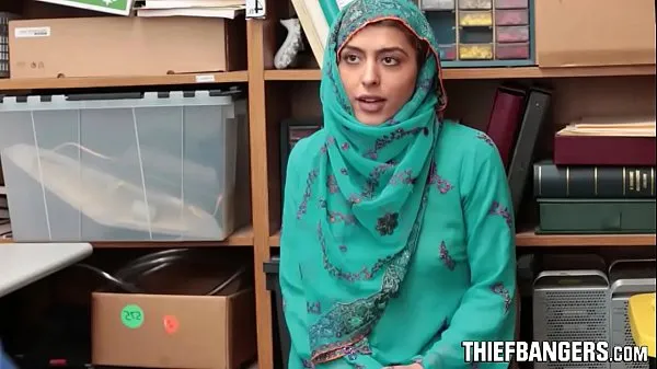 XXX Audrey Royal Busted Diebstahl mit einem Hijab & gefickt für die Bestrafung Mega-Videos