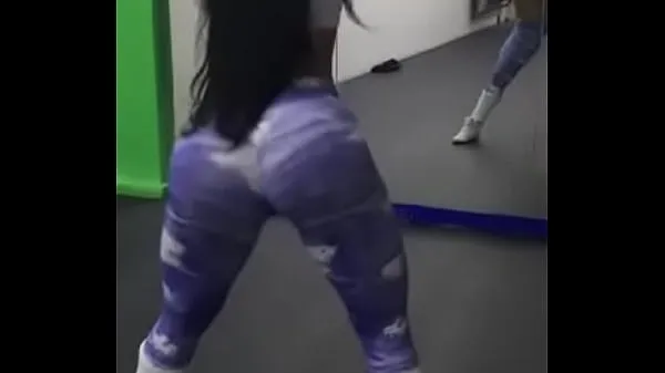 XXX Hot Dancing Funk in legging pants at the gym video lớn