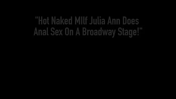 XXX La caliente madura Julia Ann hace sexo anal en un escenario de Broadway megavídeos