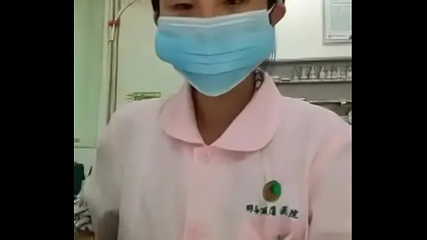 XXX Una enfermera del Hospital Zhuhai Likang se masturba en el baño durante el turno de noche megavídeos