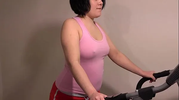 XXX Anal masturbation on the treadmill, a girl with a juicy asshole is engaged in fitness مقاطع فيديو ضخمة