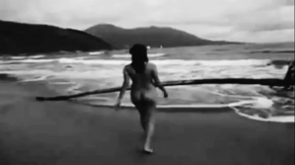 XXX Femme Peladinha posant sur la plage pour le tournage de cocu méga vidéos