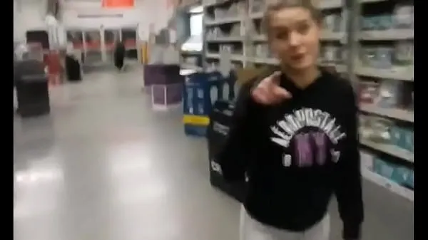XXX Stranger Girl suce ma bite dans Walmart méga vidéos
