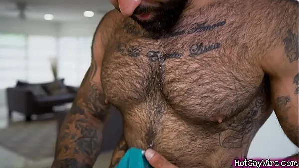 XXX Guy gets aroused by his hairy stepdad - gay porn วิดีโอขนาดใหญ่