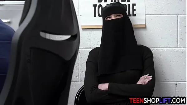 XXX Muslim teen Delilah Day stole lingerie but got busted by a mall cop مقاطع فيديو ضخمة