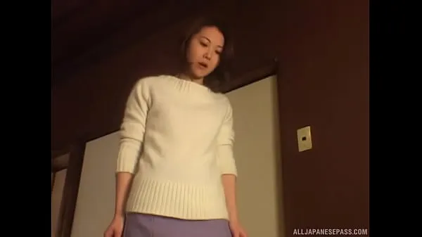 XXX Une maman japonaise surprise en train de baiser son petit ami méga vidéos