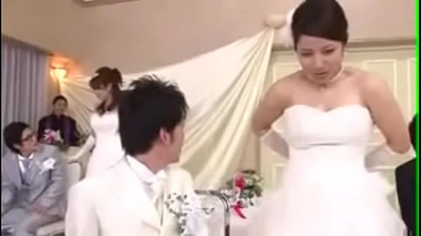 XXX Femmes japonaises baisent en public au milieu du mariage méga vidéos