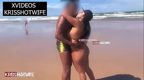 XXX Kriss Hotwife s'embrassant et s'embrassant sur la plage avec le réalisateur bahianais méga vidéos