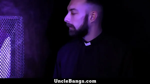 XXX Sesso in chiesa con un giovane stallone e - James Manson, Johnny Bmega video